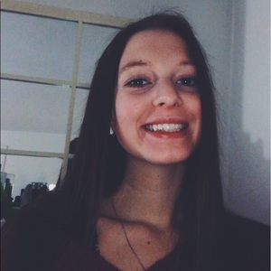 Meet your Posher, Abigail